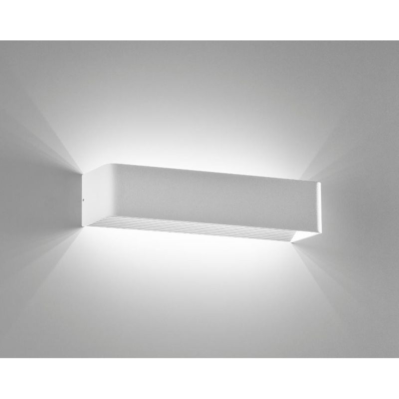 906 LARGE CUBE IN WHITE PAINTED ALUMINUM WITH INTEGRATED 12W LED