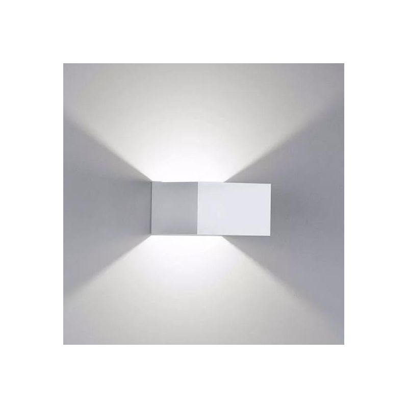 919 CUBE WALL LAMP IN WHITE PAINTED ALUMINUM WITH INTEGRATED 6W LED